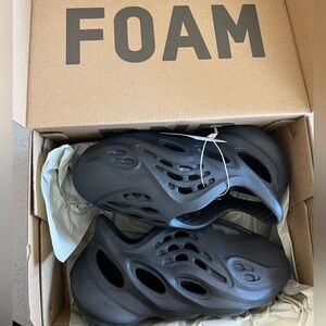 yeezy foam rnnr size 10k NWT